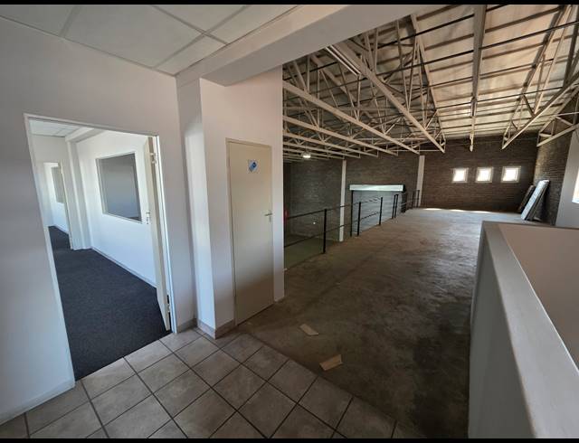450M² WAREHOUSE TO LET IN STORMILL
